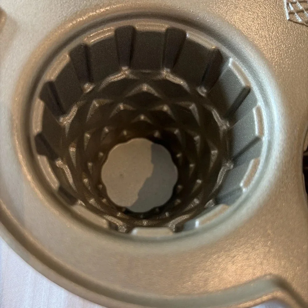 Nordic Ware Heavy Cast Aluminium 6 Ice Cream Cone Cupcake Pan 4.5 Cups 1 Litre